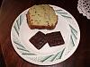 Bolo de Menta-fatia-bolo-acompanhado-dois-chocolates.jpg