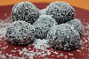 Eu Fiz Trufas de Alfarroba e Coco-trufas-dyon-3.jpg